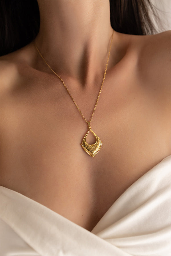 εθνικ-ατσαλινο-κολιε