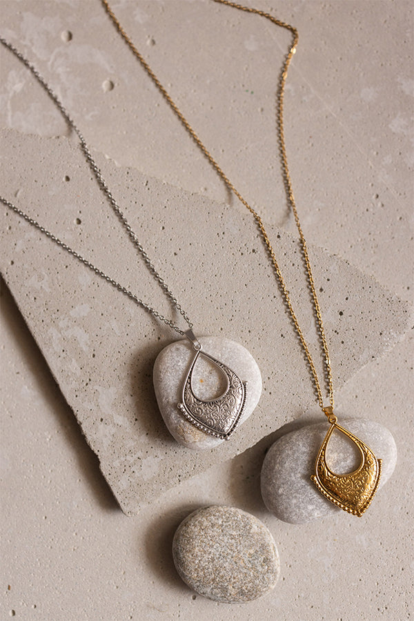 εθνικ-ατσαλινο-κολιε