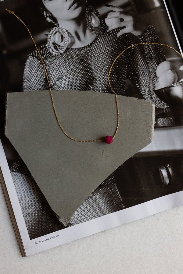 κολιε-ματι-γατας