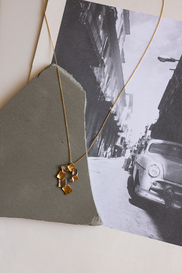 εντυπωσιακο-διχρωμο-κολιε