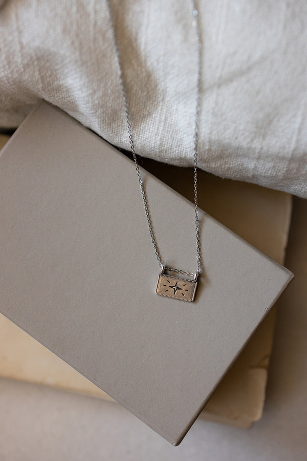 κοντο-κολιε-ατσαλινο