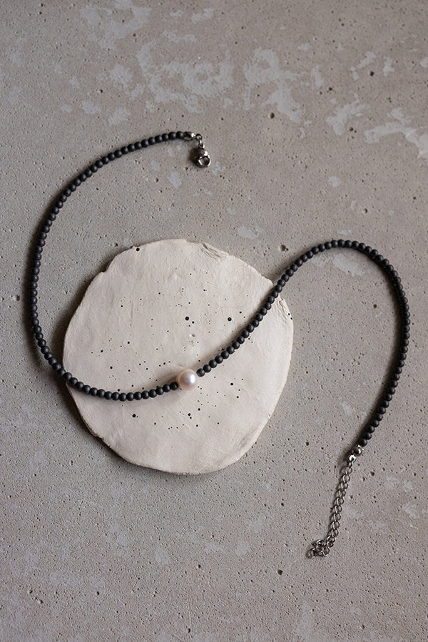 κολιε-αιματιτες-μαργαριταρι