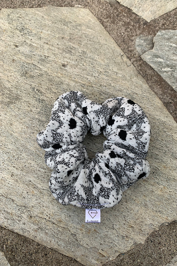 χειροποίητο-scrunchie-ασπρόμαυρο
