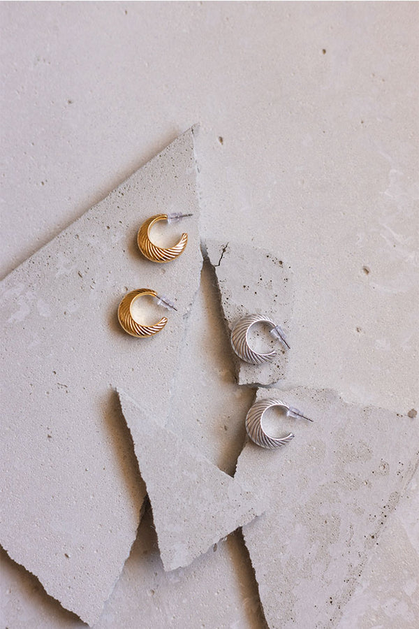 vintage-earrings-gold