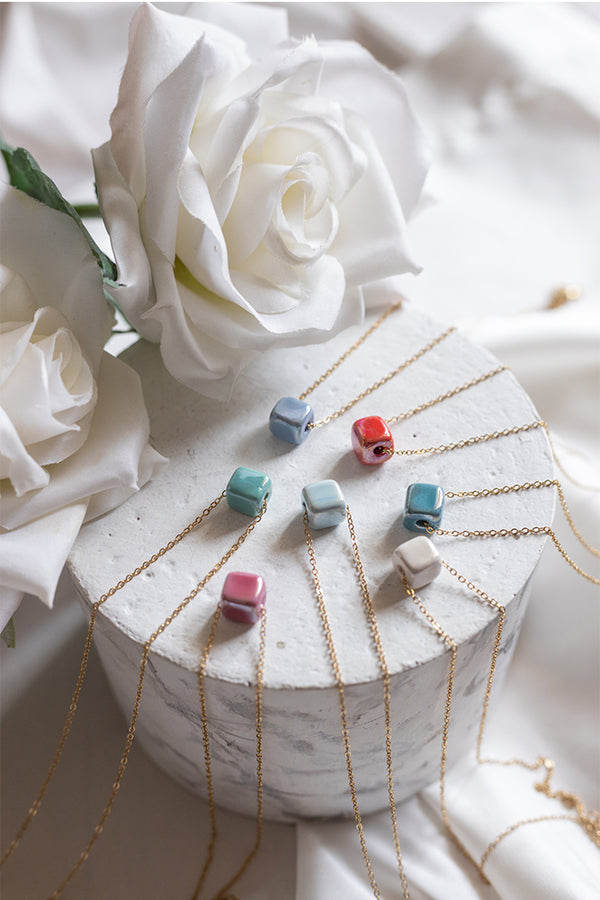 κολιε-pastel-cubes