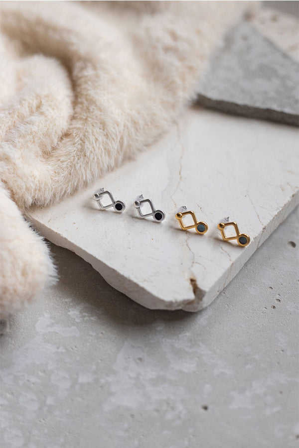 rhombus-earrings-grey