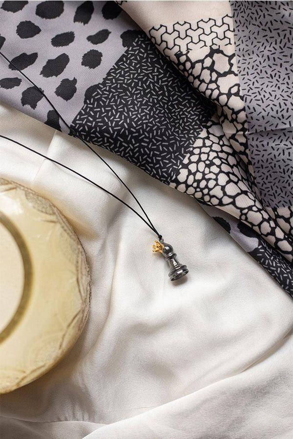 Black Queen Necklace - Elinart